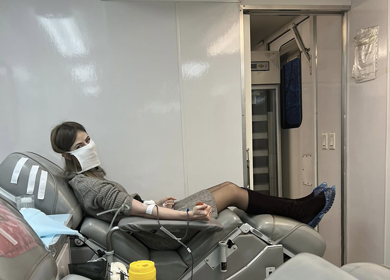 Сотрудники «Брянскэнерго» в День донора сдали более 20 литров крови