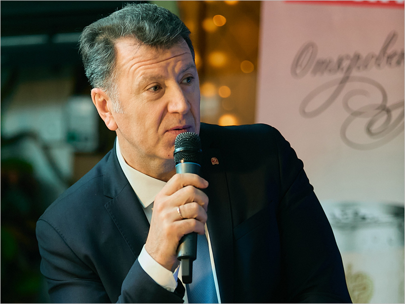 Генеральный директор АО «Брянскпиво» Сергей Носенко отмечает 55-летие