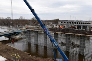 Начисление штрафов подрядчику строительства Славянского моста начнётся с 1 апреля — Богомаз