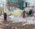 Брянские спасатели на стальзаводе потренировались вытаскивать пострадавших из-под завалов