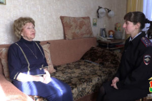 Пенсионерка помогла отловить «понаехавшего» в Брянск курьера мошенников под кайфом