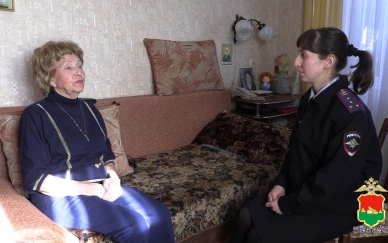 Пенсионерка помогла отловить «понаехавшего» в Брянск курьера мошенников под кайфом
