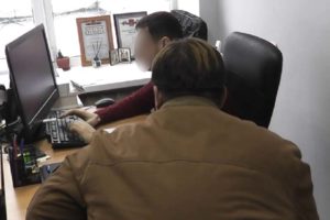Краснодарский курьер телефонных мошенников забрал у брянских стариков полмиллиона рублей
