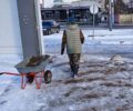 Брянские парки после жалоб горожан вывели сотрудников «на борьбу» с гололедом и снегом