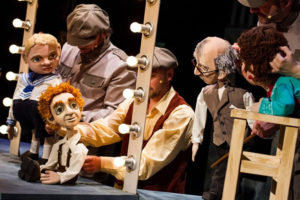 Гомельский театр кукол начинает таки обменные гастроли в Брянске. «Бурной жизнью Лазика Ройтшванеца»