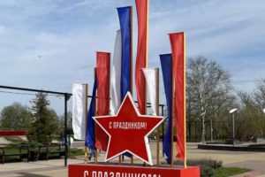 Флаги, звезды, тематические стенды: Брянск начали украшать к 9 мая