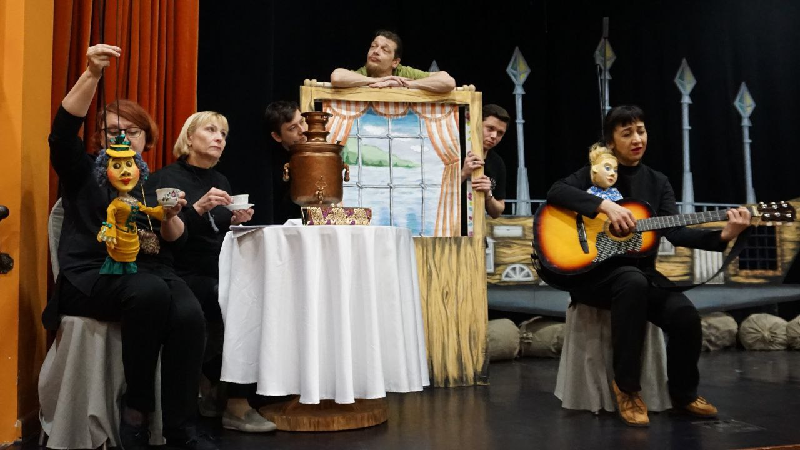 Брянский театр кукол устраивает для всех желающих День рождения Александра Островского