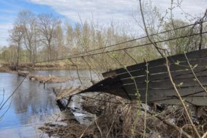 Власти Брянского района официально пообещали заняться рухнувшим мостом в Хотылёво. После паводка
