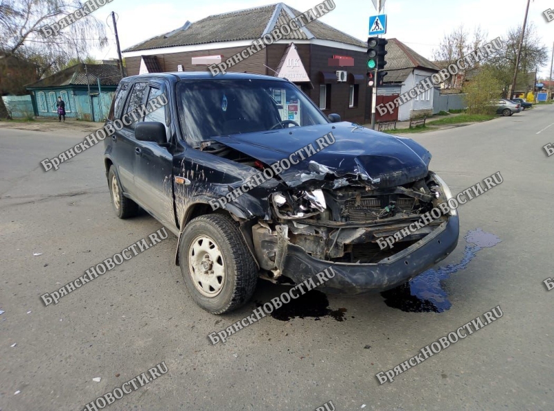 Женщина получила перелом носа в ДТП на перекрёстке в Новозыбкове