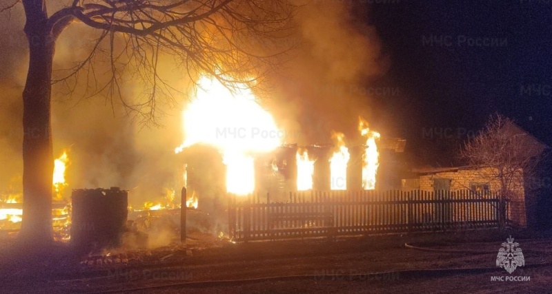 Пожар уничтожил жилой дом в жуковском посёлке, хозяин дома «отделался» ожогами рук