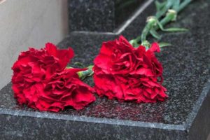 На школах Брянска увековечат имена ещё троих выпускников-героев, погибших в СВО