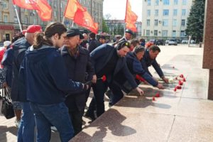 Брянские коммунисты отметили 153-летие Ленина цветами и митингом
