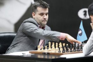 Ян Непомнящий победил Дин Лижэня в пятой партии матча за звание чемпиона мира по шахматам