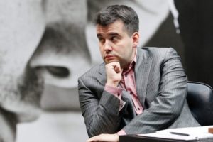 Ян Непомнящий чёрными проиграл Лижэню в четвёртой партии за мировую шахматную корону