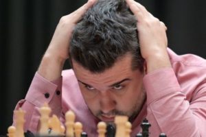 Ян Непомнящий проиграл Дин Лижэню в 12-й партии матча за звание чемпиона мира по шахматам