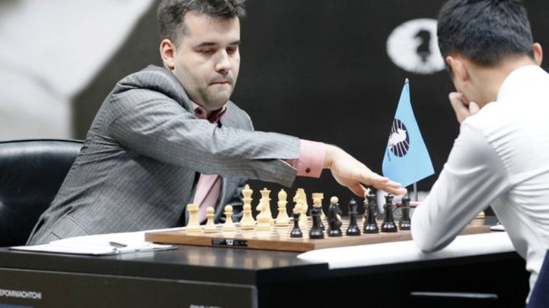 Ян Непомнящий и Дин Лижэнь сыграли вничью в третьей партии за мировую шахматную корону