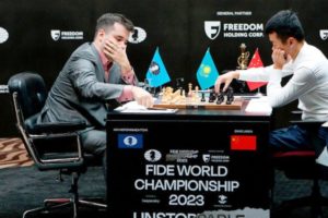 Ян Непомнящий проиграл шестую партию Дин Лижэню в матче за мировую шахматную корону