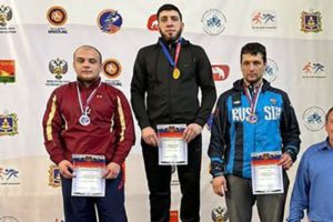Артём Осипенко дебютировал в первенстве ЦФО по вольной борьбе. Бронзовой медалью