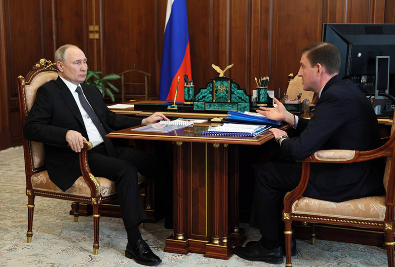 Владимир Путин поддержал предложение выравнять денежное довольствие военных и дать оружие терробороне