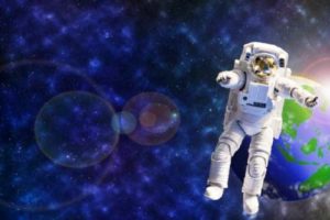 «Я – Земля! Я своих провожаю…»: более трети россиян мечтают о полёте в космос
