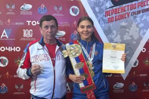 Брянская спортсменка Елена Бабичева выиграла первенство России по боксу
