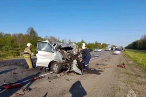 В лобовом ДТП под Карачевом оба водителя погибли на месте, 45-летний пассажир госпитализирован