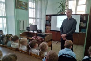 «Вместе с весной»: Русское ботаническое общество и библиотека №3 устроили праздник для младшеклассников