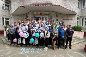 Филиал «Брянскэнерго» поздравил воспитанников Мглинской школы-интерната с Последним звонком
