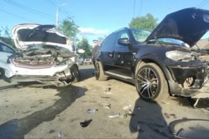 Две машины разбились на Городищенском повороте в Брянске. Водители слегка ушиблись