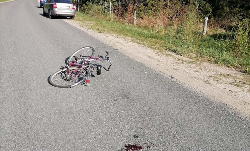 Подросток на велосипеде заехал под колёса автомобиля в посёлке Ржаница