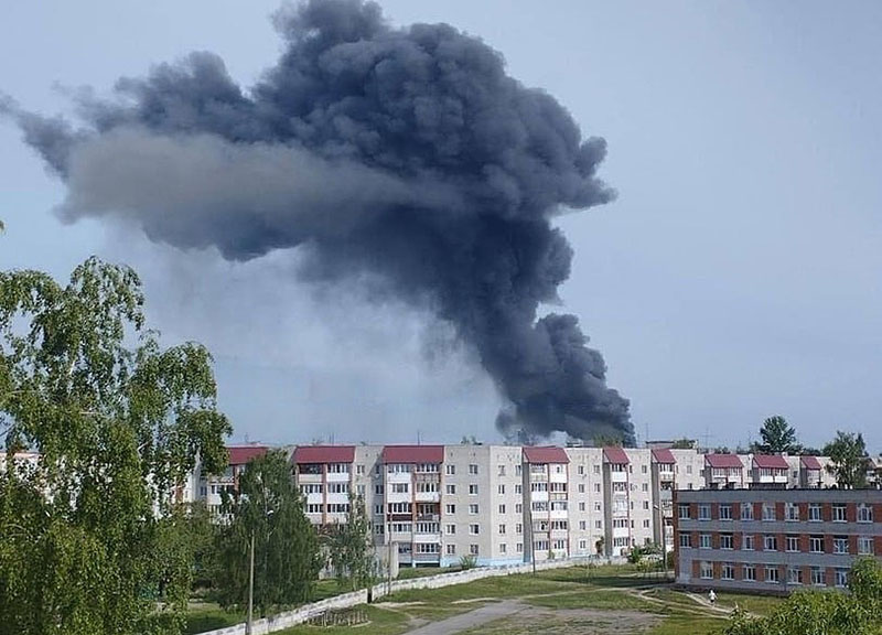 Пожар на предприятии в Дятьково: горит склад НПП «Александр»
