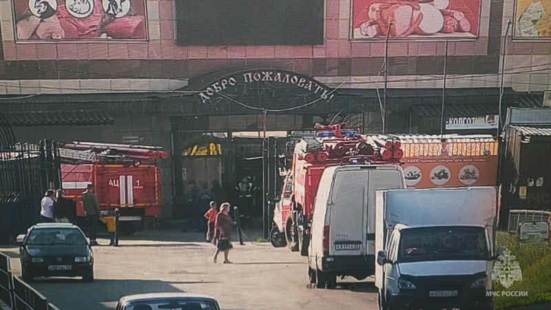 Брянские пожарные ликвидировали возгорание в главном павильоне Центрального рынка