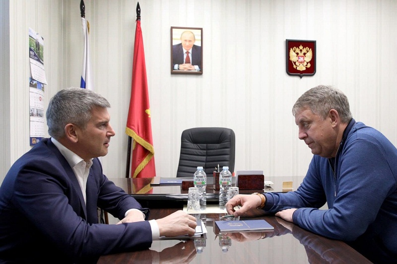 Гендиректор ПАО «Россети Центр» провёл рабочую встречу с брянским губернатором в Москве