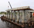 На строительстве Славянского моста в Брянске после спада воды наконец начались работы в русле Десны