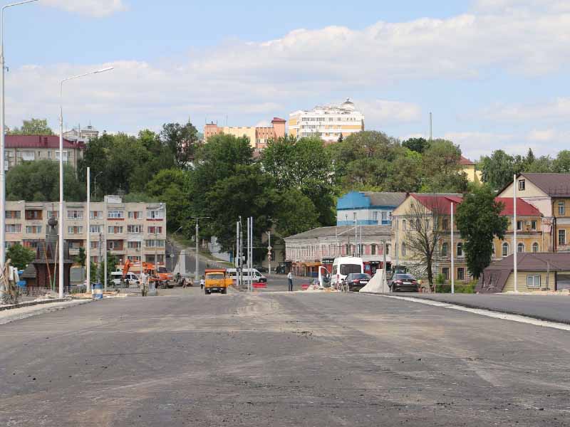 На «просроченном» Славянском мосту в Брянске, наконец, начался монтаж седьмого пролёта