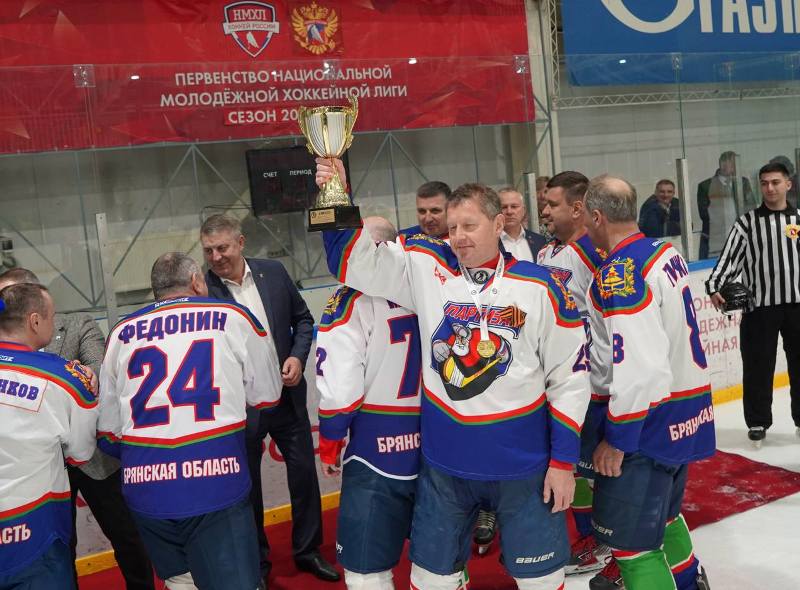 Брянский «Партизан» добрался на фестивале НХЛ в Сочи до матча за третье место в своём дивизионе