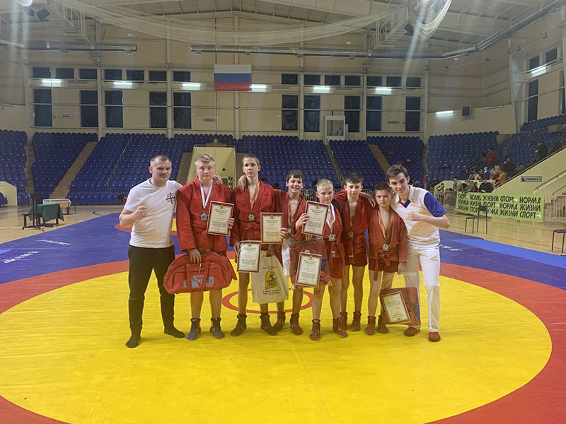 Брянские самбисты завоевали 13 призовых мест на турнире в Смоленске