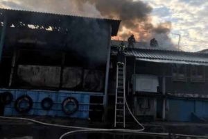 В Фокинском районе Брянска сгорело 170 кв. м складских помещений