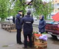 Власти Брянска после открытия овощных базаров вышли на охоту за нелегальными торговцами