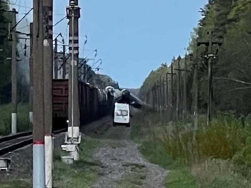 В Брянской области из-за подрыва путей сошел с рельсов ещё один грузовой поезд. Теперь в черте Брянска