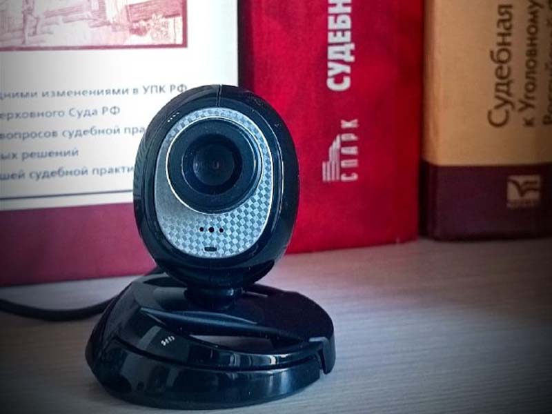 Житель Брянска спрятал видеокамеру в обувной коробке, чтобы следить за подругой