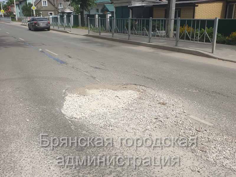 Провалы на улице Клинцовской в Брянске «присыпали» щебнем