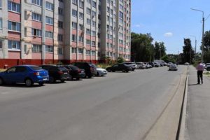 Без лужи, но с недочётами: в Брянске улица Медведева не прошла приёмку после двух лет ремонта
