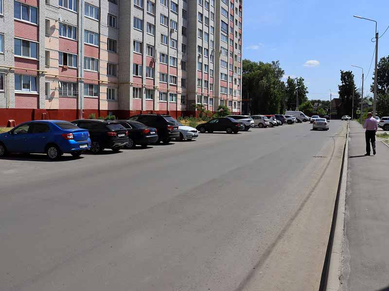 Без лужи, но с недостатками: в Брянске улица Медведева не прошла приёмку после двух лет ремонта