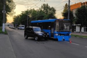 Пассажирка брянского автобуса раскроила себе голову в момент ДТП