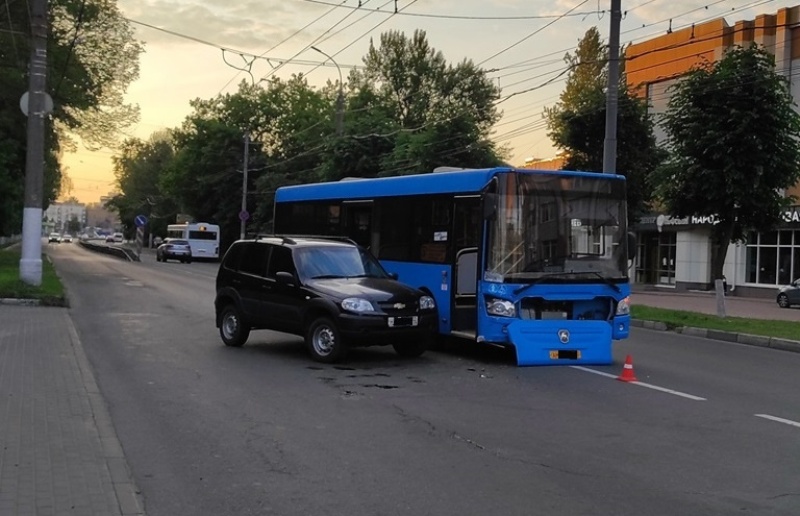 Пассажирка брянского автобуса раскроила себе голову в момент ДТП