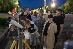 В Брянске продолжаются «сеансы тротуарной астрономии»