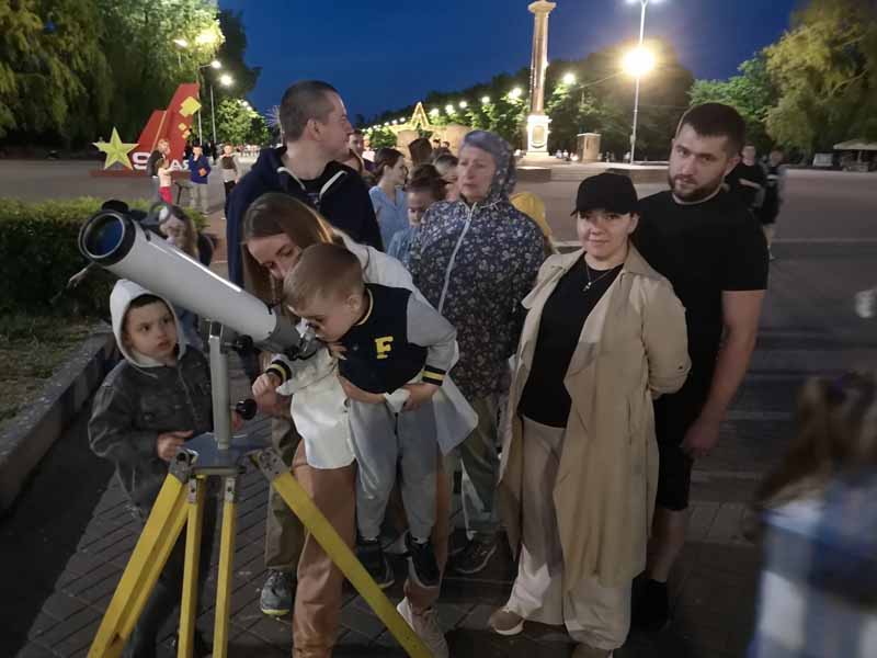 В Брянске продолжаются «сеансы тротуарной астрономии»