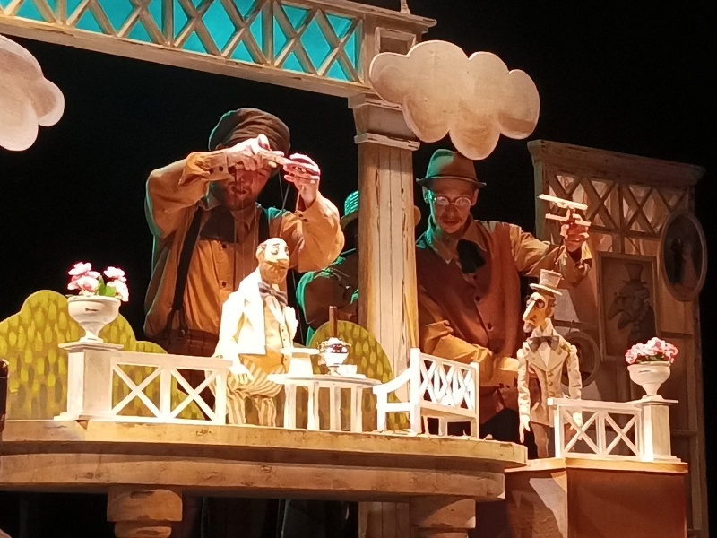 Брянский театр кукол представил зрителям «дачную» версию легендарных водевилей Чехова