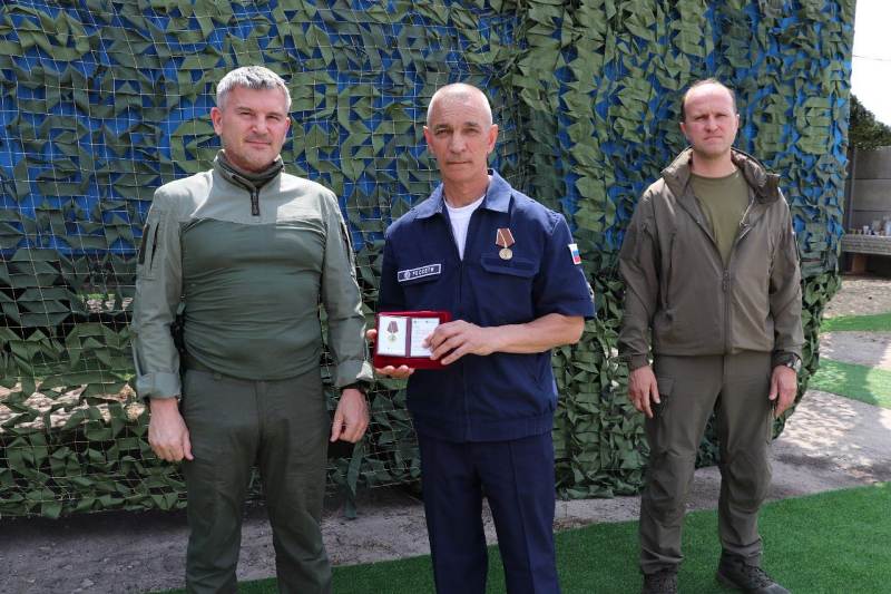 Руководители «Россетей» наградили энергетиков в Шебекинском районе за мужество и самоотверженный труд